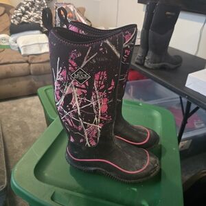 Muck Women's Pink and Black Winter Boots